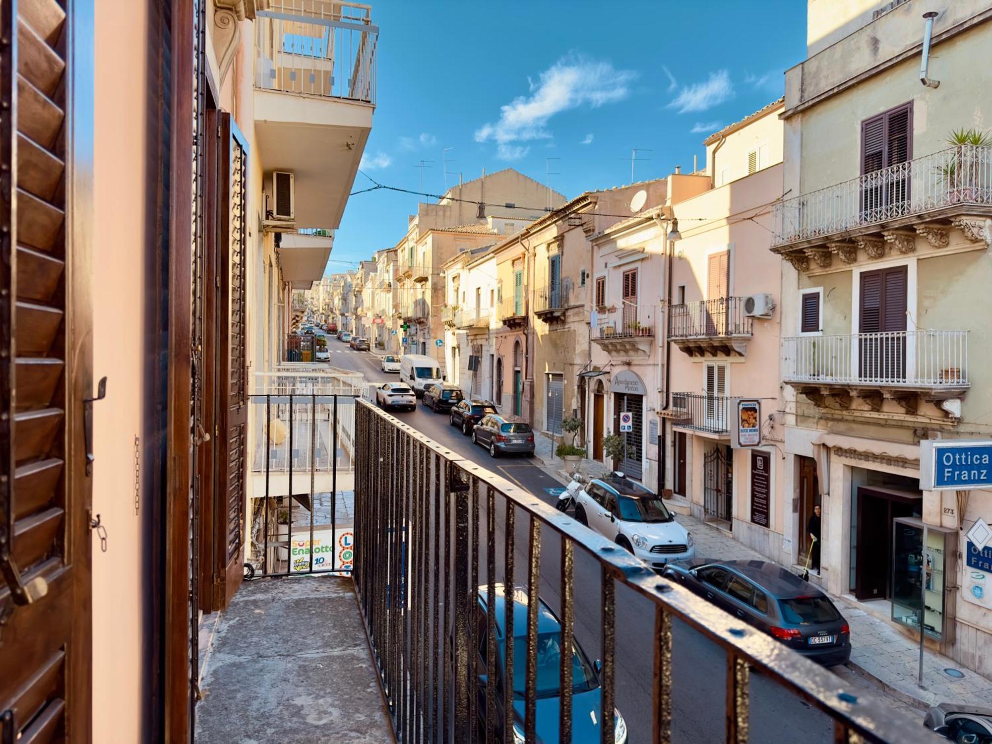 Unique Rooms In Centro Citta Bagno Privato E Climatizzatore Ragusa Esterno foto
